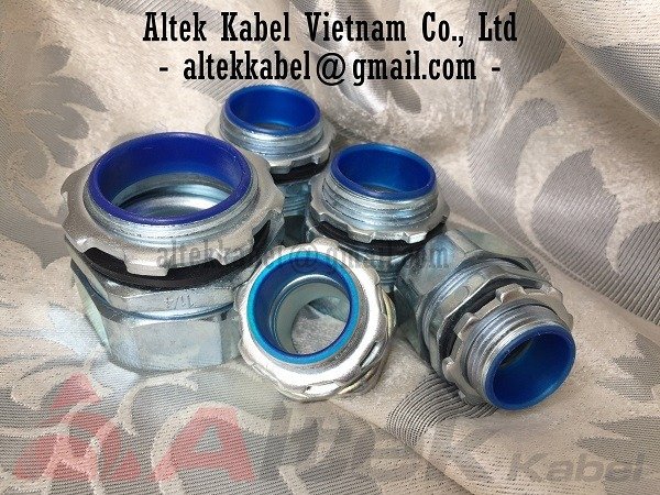 Flexible conduit connector to electrical panel – External tooth connector